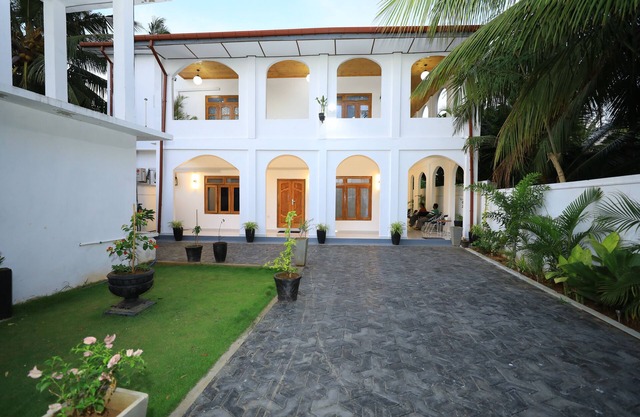 Sunflowers Canada House, Entire House