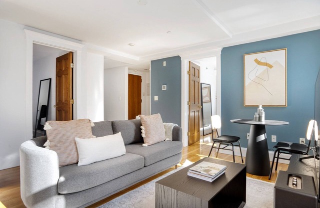 Sunlit Beacon Hill 2BR w/W/D, nr Boston Common, by Blueground