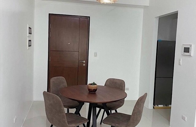 Sunny 1BR with Amazing Balcony Views!
