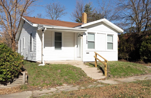Sunny 2BR Getaway Near Notre Dame & Dining!