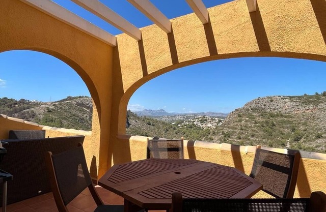 Sunny and very quiet apartment with gorgeous mountain and valley views
