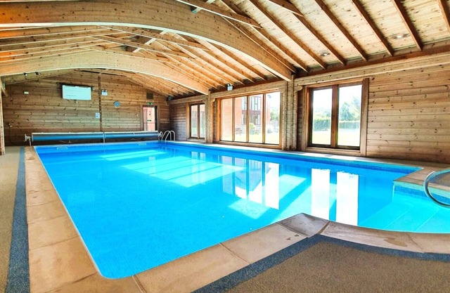 Sunny Barn Stay, Hot Tub & Rural Views – Leopold at The Victorian Barn Dorset