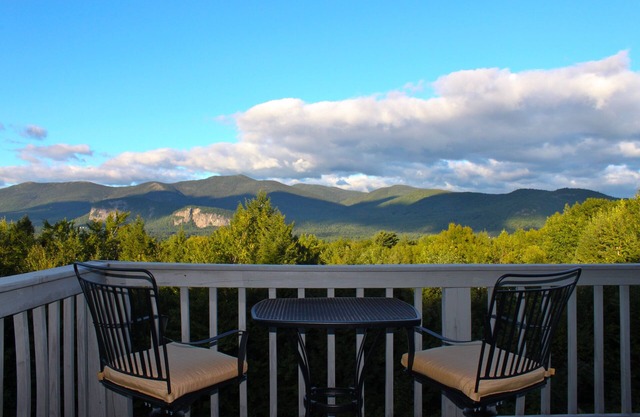 Sunny Condo w/Outlet Shops, Expansive Mountain, Valley Views Near North Conway