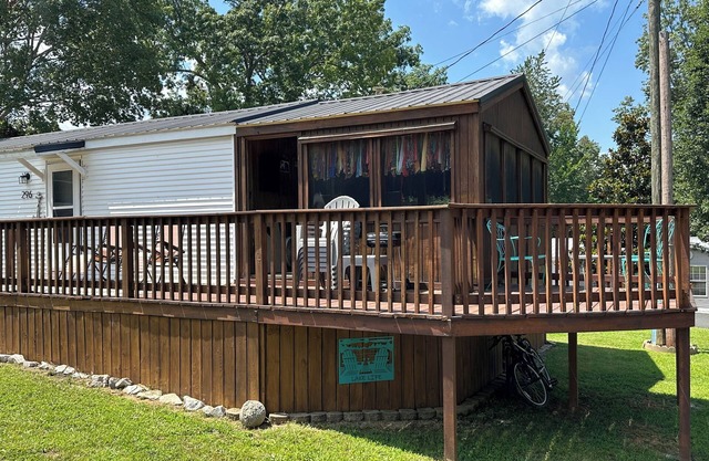 “Sunny Daze” Family-friendly 2-bedroom with a short walk to Kentucky Lake!