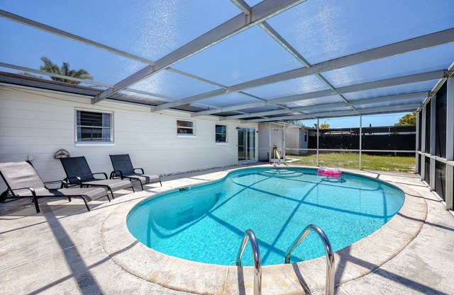 Sunny Escape: Vibrant Pool Home
