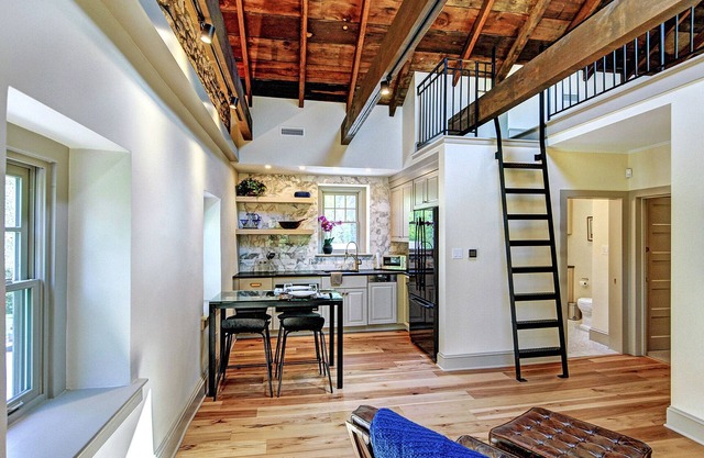 Sunny Executive Carriage House/Guest House located in Blue Bell, PA.