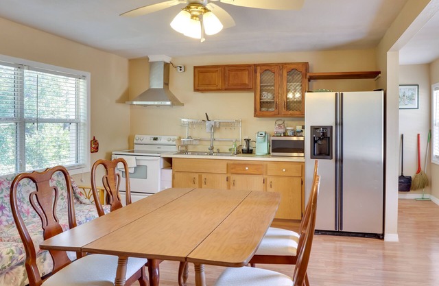 Sunny Florida Getaway w/Patio, Near Disney World!