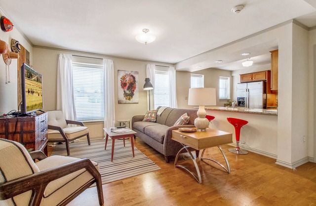 Sunny Midtown 2BD/BA Central Location!
