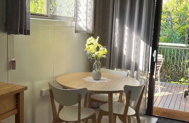 Sunny, modern, and clean guesthouse in Daisy Hill, leafy and convenient location