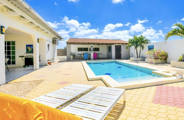 Sunny Palm Beach Villa - 3 min from beach