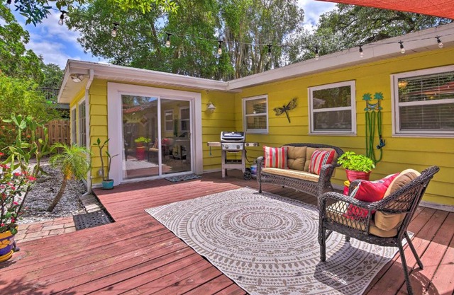Sunny Sarasota Home with Yard Less Than 2 Mi to Downtown!