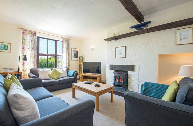 Sunnybank, holiday property Manorbier, Sleeps 6, 3 bedrooms, bathrooms