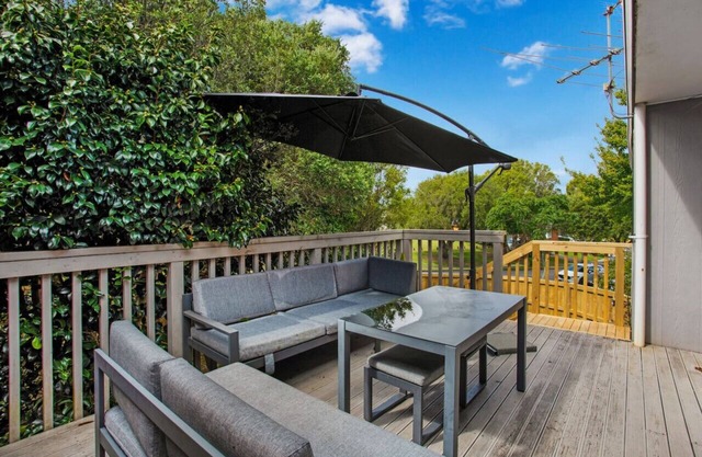 Sunnyside Townhouse with Rumpus, Parking and Deck