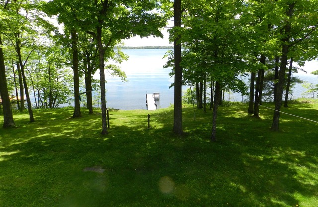 Sunrise Shores- Lots of space! 2+ bedroom 1.5 bath. Pet Friendly!