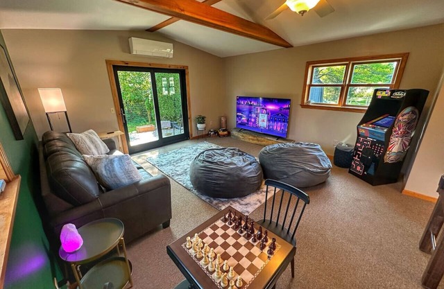 Sunrise Surprise spacious, great for entertaining