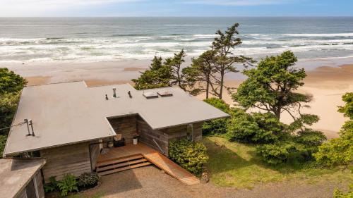 Sunset Cove by AvantStay Beachfront w Balcony