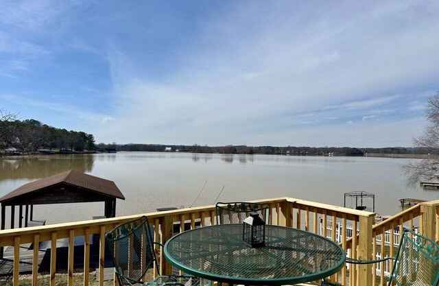 Sunset Cove on Neely Henry with Private Pier and Balcony with Waterfront Views
