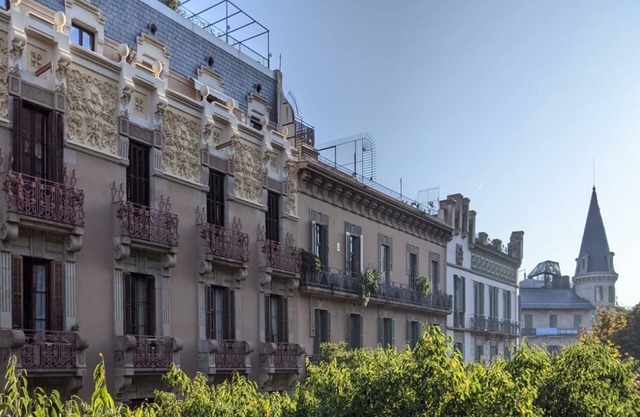 Sunset: Elegant 2BR/2BA in the Heart of Central Barcelona, Dreta de l'Eixample