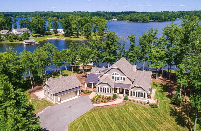 Sunset Shores - Luxury by B. Michael's Escapes