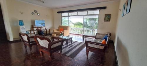 Sunset Sips serviced apt-nyali