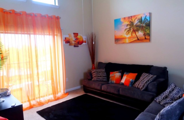 Sunset Stays w/2QB/Balcony/3 Mins from Shopping & Dining