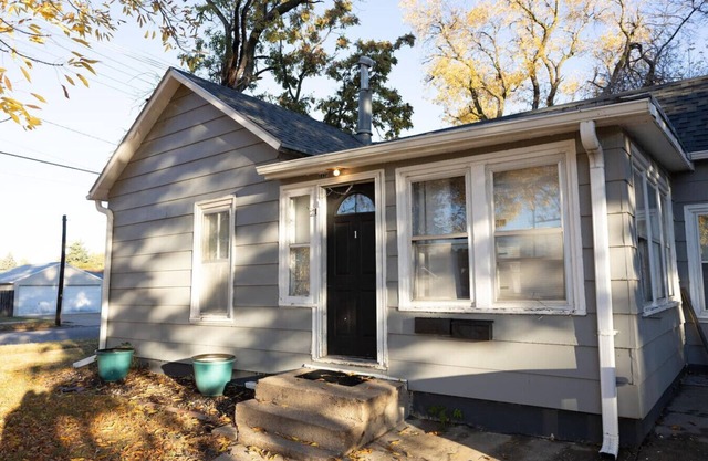 Sunshine Cottage 2 bedroom in duplex