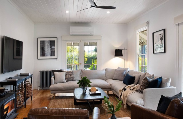 Sunshine House-Beautiful refurbished 4 Bedrooms with magnificinet gardens