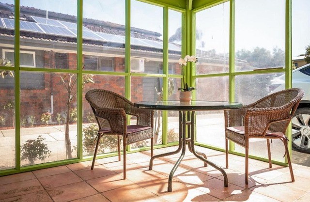 Sunshine Retreat Villa 4