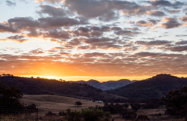 Sunstone - Awesome views in our modern and rustic off-grid eco 2 bed cabin!