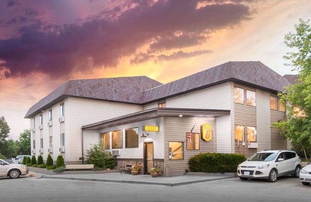 Super 8 by Wyndham Buffalo