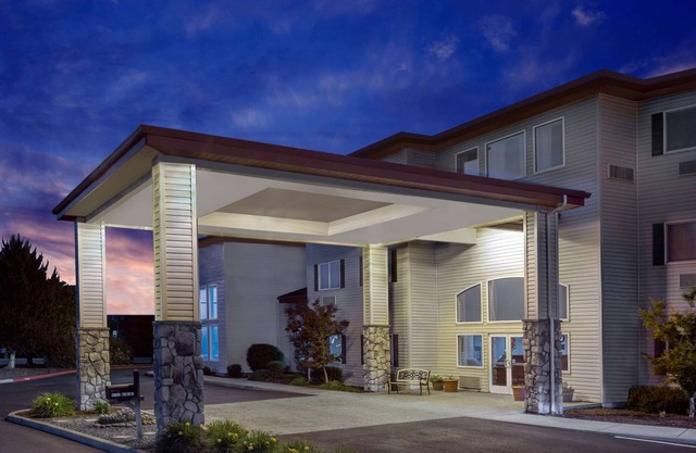 Super 8 by Wyndham Central Pt Medford