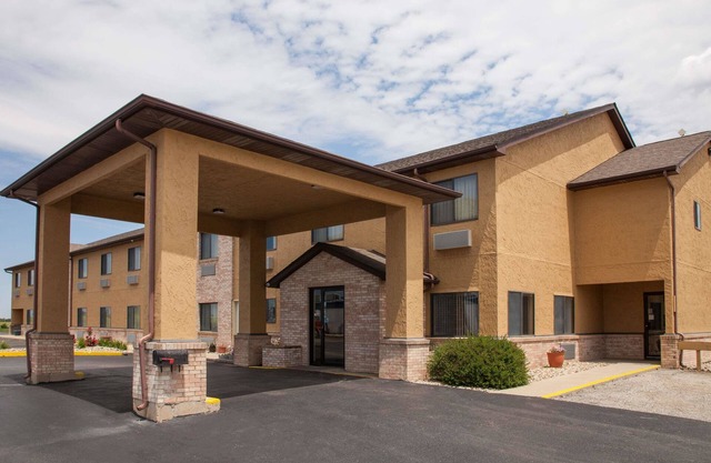 Super 8 by Wyndham Dwight