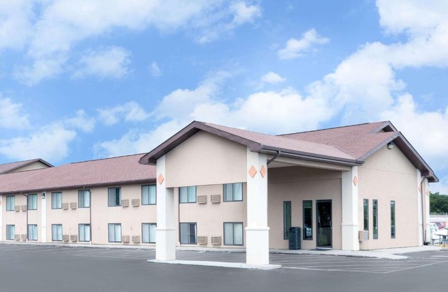 Super 8 by Wyndham Huron