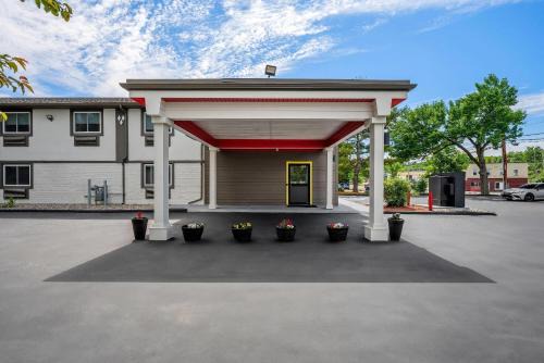 Super 8 by Wyndham Lewiston Auburn Area