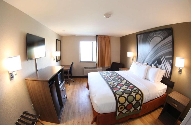 Super 8 by Wyndham Portsmouth