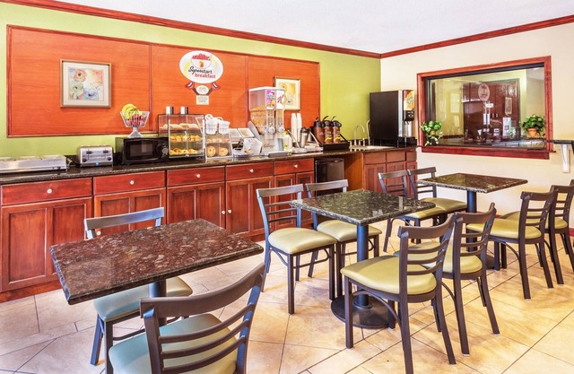 Super 8 by Wyndham Tilton/Lake Winnipesaukee