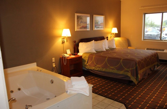 Super 8 by Wyndham Valparaiso