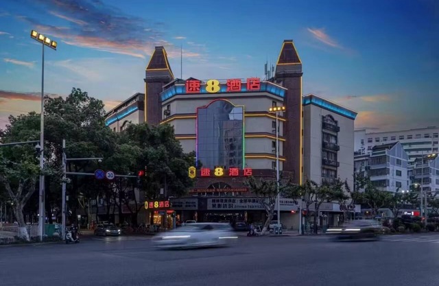 Super 8 Hotel