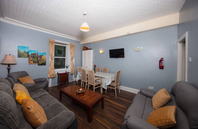 Super Central 4bedroom Apartment at the Meadows