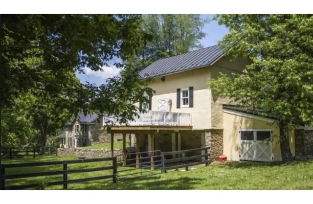 super cosy cottage with high speed internet!