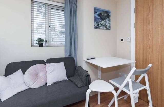 Super Location Cosy studio*reliable WIFI & TV
