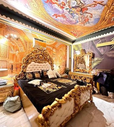 Super luxury Gold Room with private pool at Homestay by the tea garden Dibrugarh