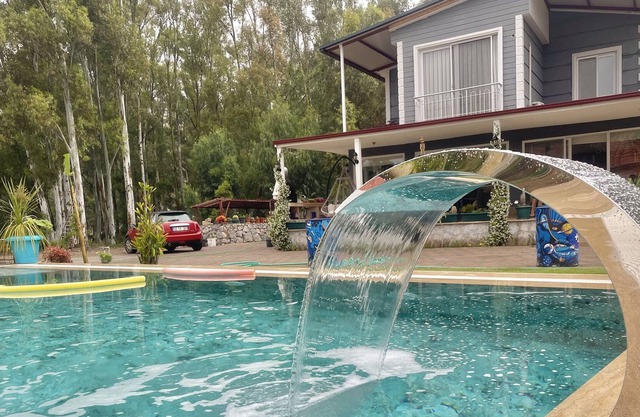 Super Luxury House with Swimming Pool - 5 min from the bach!