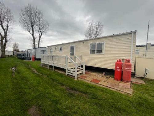 Super Pet Friendly 2 Bedroom Caravan Heacham Beach