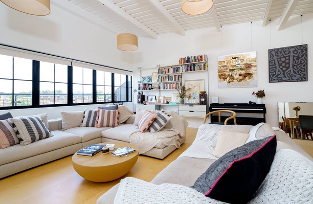 Super-Stylish Zen Warehouse Conversion