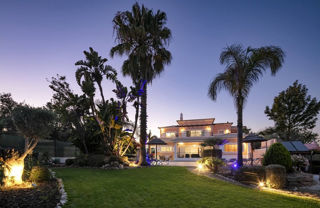 Superb 5-bedroomed All Ensuite, Villa. *Heatable Pool * Hot tub * Beer Keg.