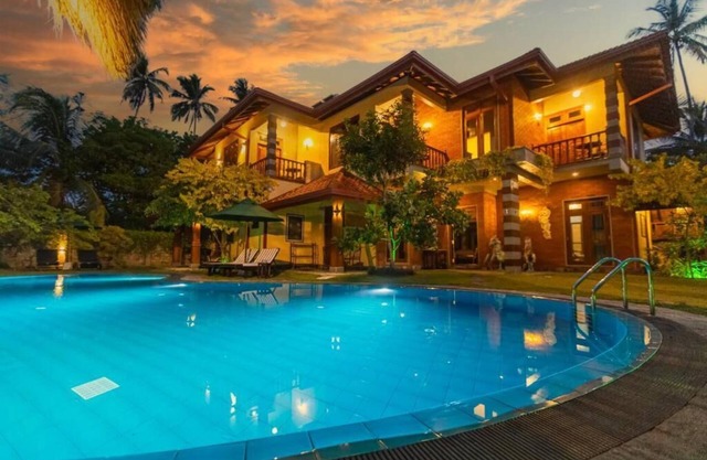 Superb 7-bedroom villa in Balapitiya