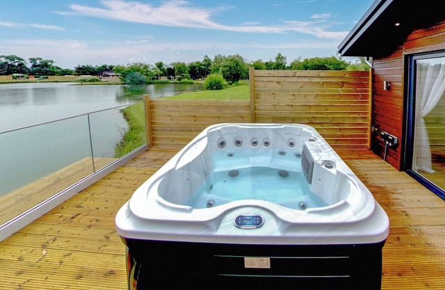 Superb bespoke lodge with two bedrooms sleeping up to four people.