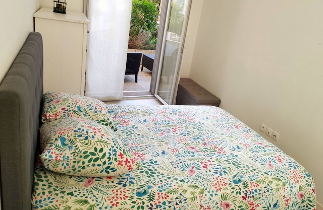Superb bright apartment with garden of 18 M2