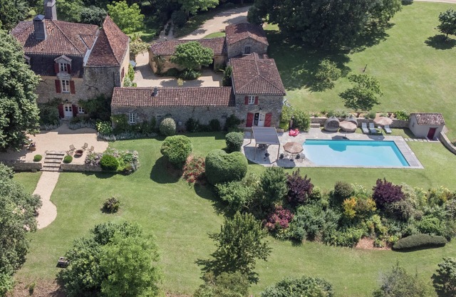 Superb country house with pool and lovely views